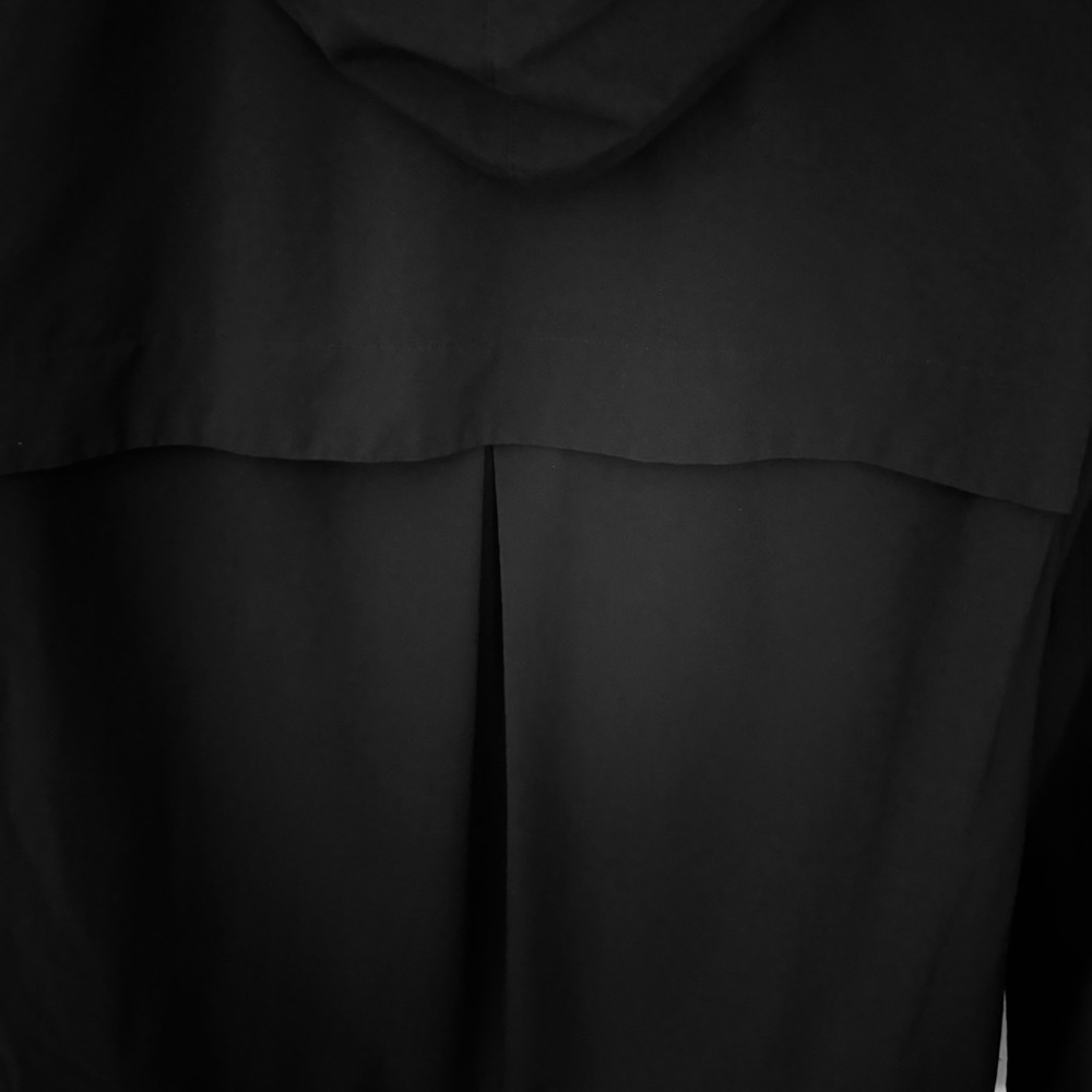 Lululemon Woman’s Nylon Lightweight Hooded Jacket, Size 4 - Picture 6 of 8